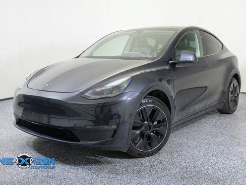 Used 2024 Tesla Model Y Long Range AWD/4WD image 3