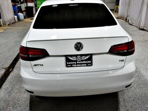 Used 2016 Volkswagen Jetta Sport FWD image 28