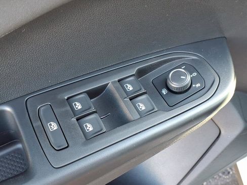 New 2026 Volkswagen Taos SE image 12