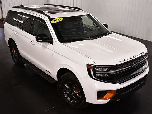 Used 2025 Ford Expedition Tremor AWD/4WD image 12