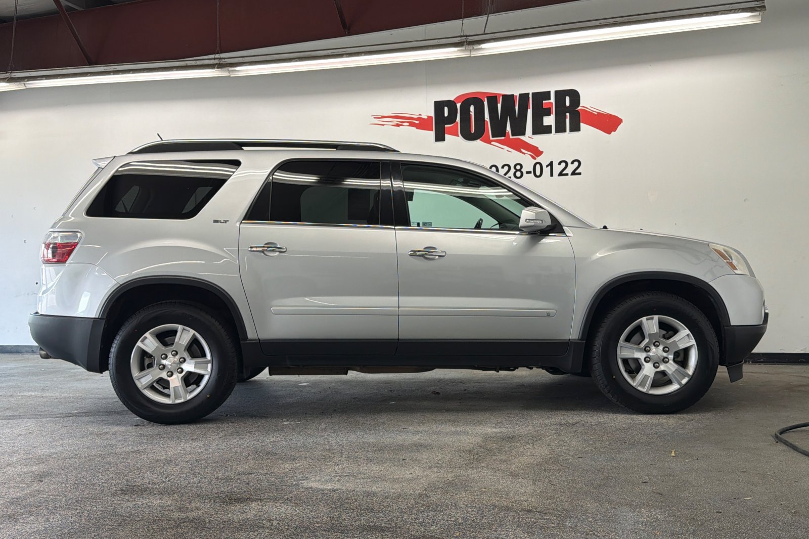 Used 2009 GMC Acadia SLT w/ Visibility Package FWD image 2