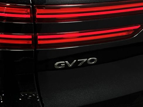 Used 2023 Genesis GV70 2.5T w/ Select Package image 13