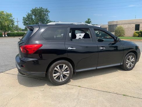 Used 2020 Nissan Pathfinder SV FWD image 12