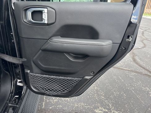 Used 2023 Jeep Wrangler Unlimited Sahara w/ Cold Weather Group AWD/4WD image 31