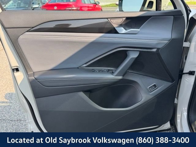 Certified 2025 Volkswagen Tiguan SEL R-Line AWD/4WD image 36