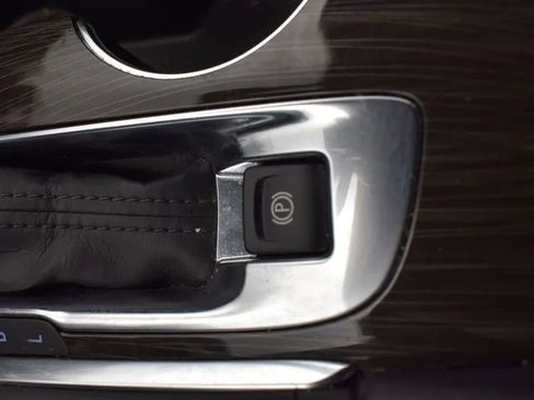 Used 2024 Chevrolet Malibu LT image 33