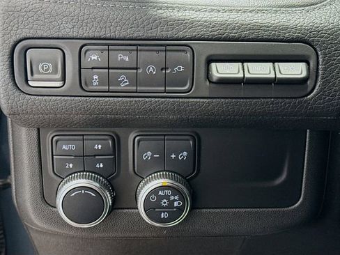 Used 2021 GMC Yukon XL Denali image 10