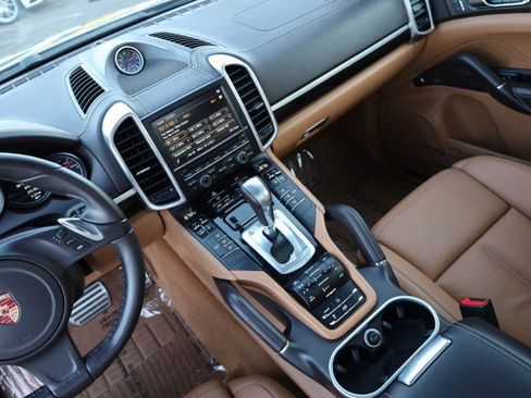 Used 2014 Porsche Cayenne GTS image 32