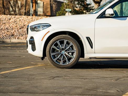 Used 2023 BMW X5 xDrive40i w/ M Sport Package image 8