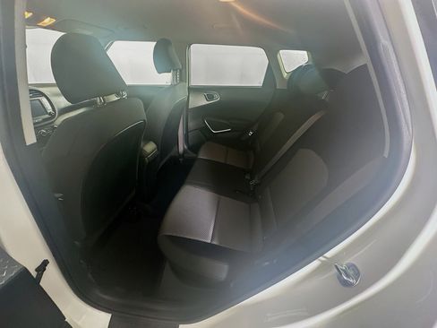 Used 2025 Kia Soul LX w/ LX Technology Package FWD image 28