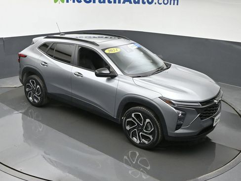 Used 2024 Chevrolet Trax RS w/ Sunroof Package image 3