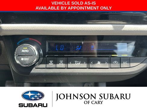 Used 2015 Toyota Corolla LE image 11