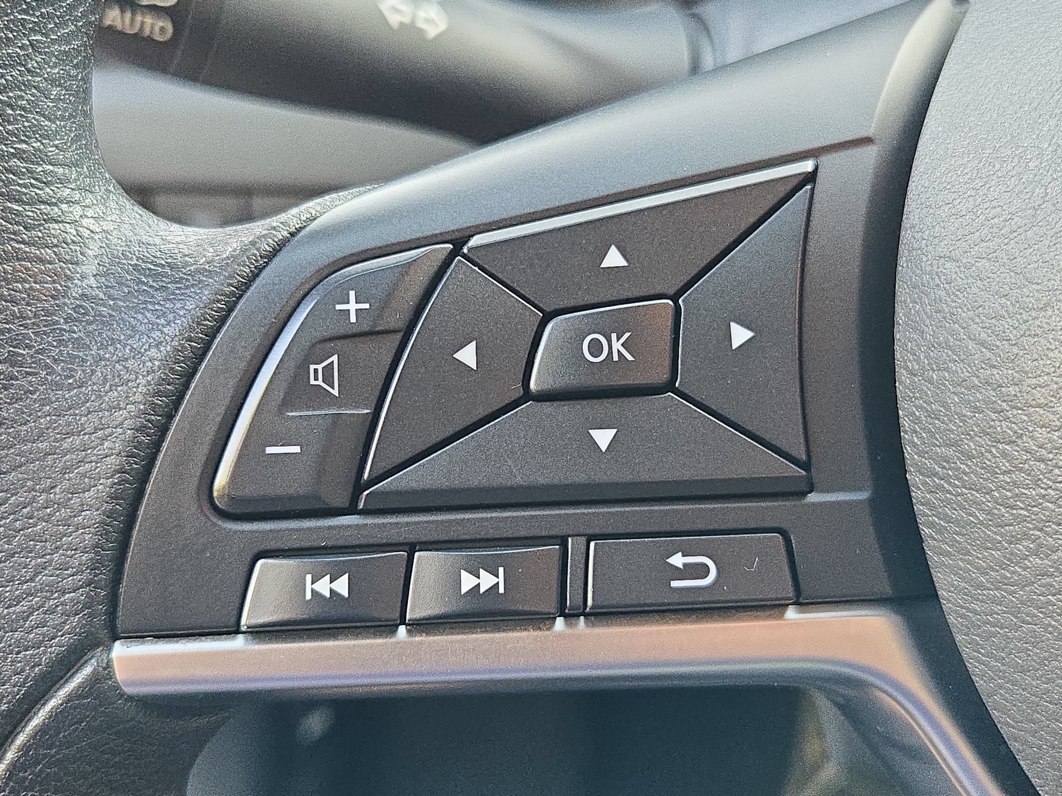 Used 2024 Nissan Sentra SV FWD image 26