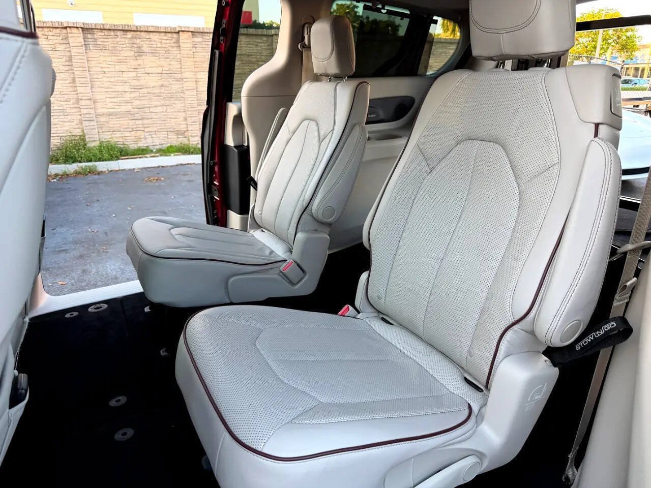 Used 2020 Chrysler Pacifica Limited w/ Tire & Wheel Group FWD image 33