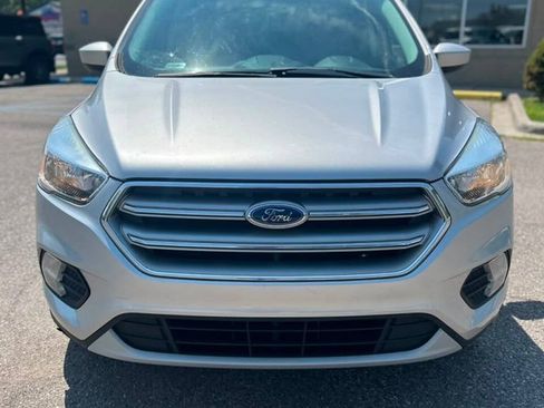 Used 2017 Ford Escape SE FWD image 2