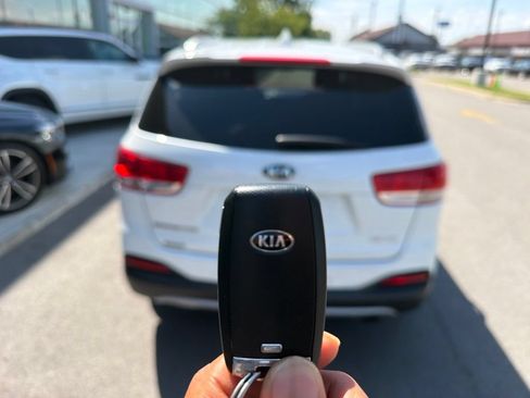 Used 2017 Kia Sorento EX w/ EX V6 Premium Package AWD/4WD image 4