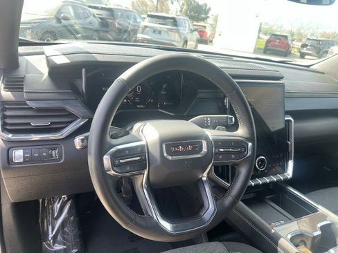 Used 2025 GMC Acadia Elevation AWD/4WD image 11