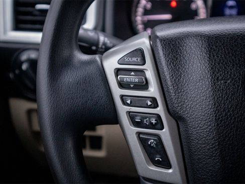 Used 2018 Nissan Titan SV image 12