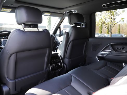 New 2026 Land Rover Range Rover Long Wheelbase SE AWD/4WD image 16
