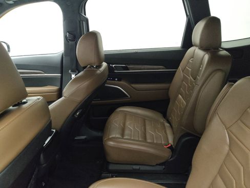 Used 2020 Kia Telluride SX w/ SX Prestige Package image 18