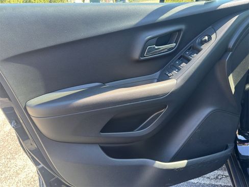 Used 2019 Chevrolet Trax LT w/ LT Convenience Package image 20
