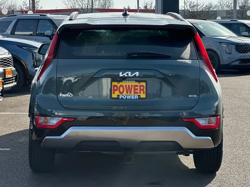 Used 2024 Kia Niro SX image 5
