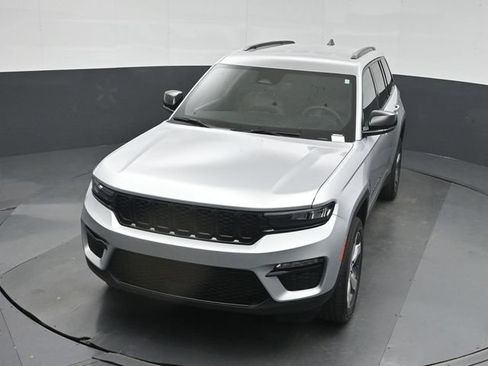 Used 2025 Jeep Grand Cherokee Limited w/ Black Appearance Package AWD/4WD image 46