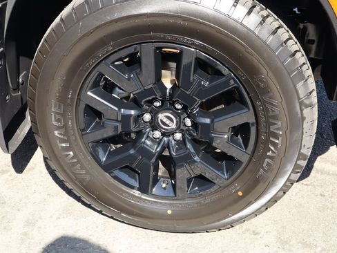 Used 2023 Nissan Frontier SV w/ Midnight Edition Package RWD image 10