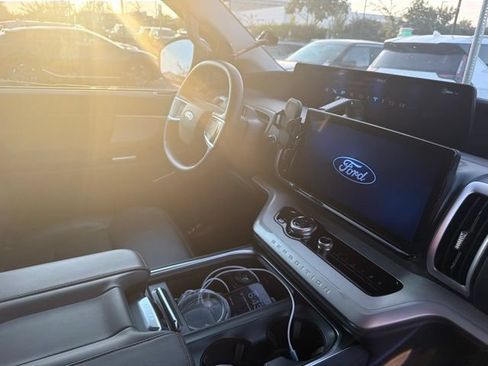 Used 2025 Ford Expedition Max Active AWD/4WD image 27