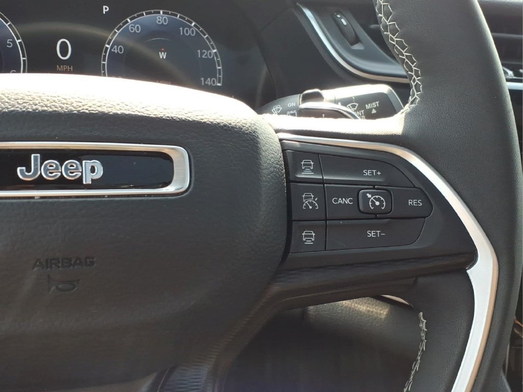 Used 2024 Jeep Grand Cherokee Laredo X w/ Luxury Tech Group I AWD/4WD image 8