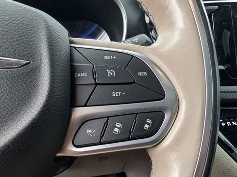 Used 2020 Chrysler Pacifica Limited w/ Advanced Safetytec Group FWD image 37