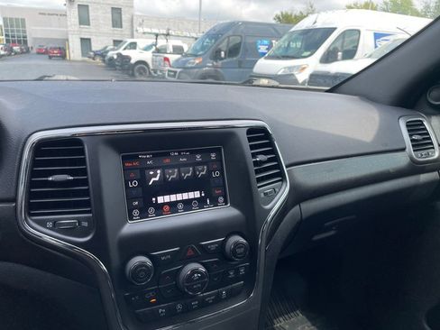 Used 2018 Jeep Grand Cherokee Laredo AWD/4WD image 18