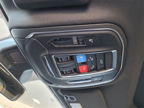 New 2025 Jeep Grand Cherokee Altitude image 28