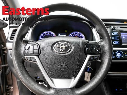 Used 2019 Toyota Highlander LE FWD image 10