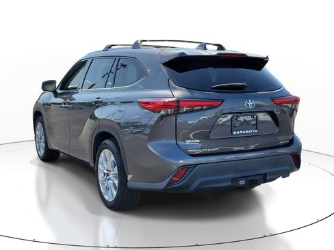 Used 2021 Toyota Highlander Limited FWD image 4