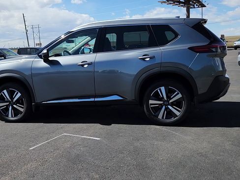 Used 2023 Nissan Rogue SL w/ SL Premium Package image 2