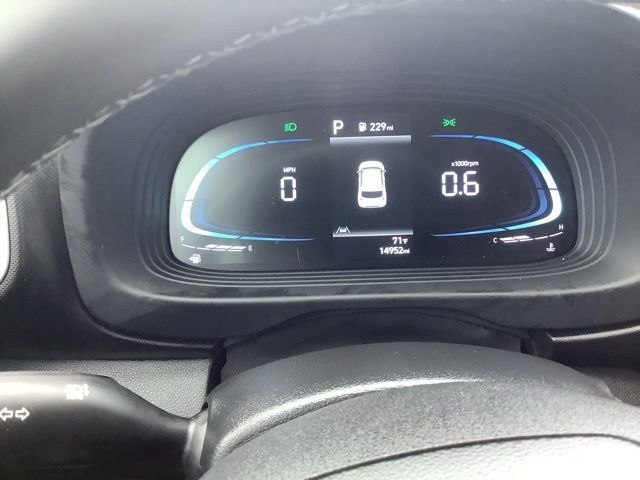 Certified 2025 Hyundai Venue SEL FWD image 24