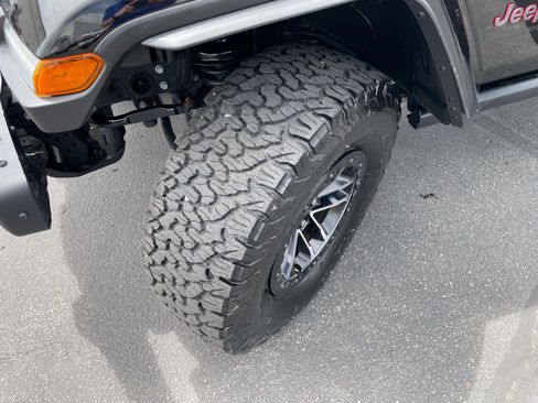 Used 2024 Jeep Wrangler Unlimited Rubicon AWD/4WD image 11