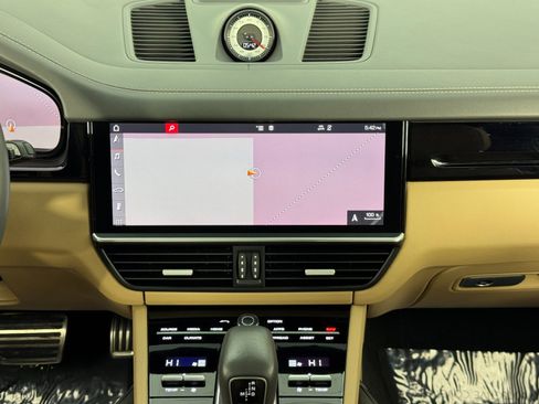 Used 2019 Porsche Cayenne Turbo image 25