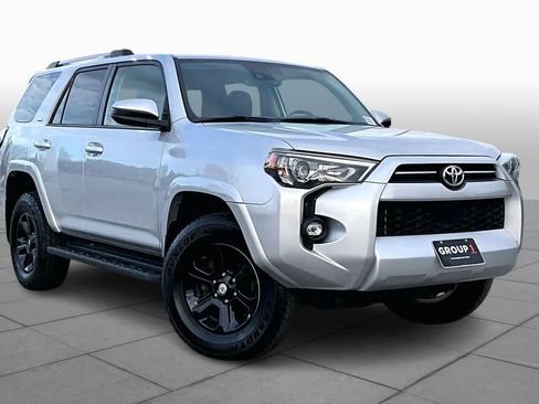 Used 2022 Toyota 4Runner SR5 image 2