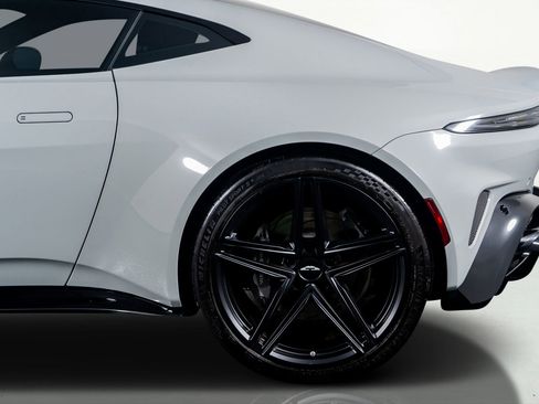 Used 2025 Aston Martin V8 Vantage Coupe image 44