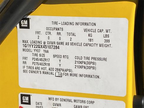 Used 2004 Chevrolet Corvette Coupe w/ Roof Package image 32