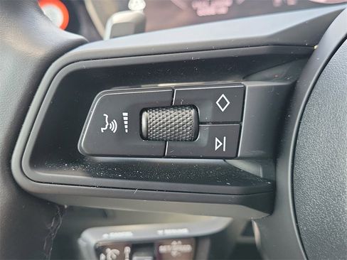 Used 2025 Porsche Cayenne image 37