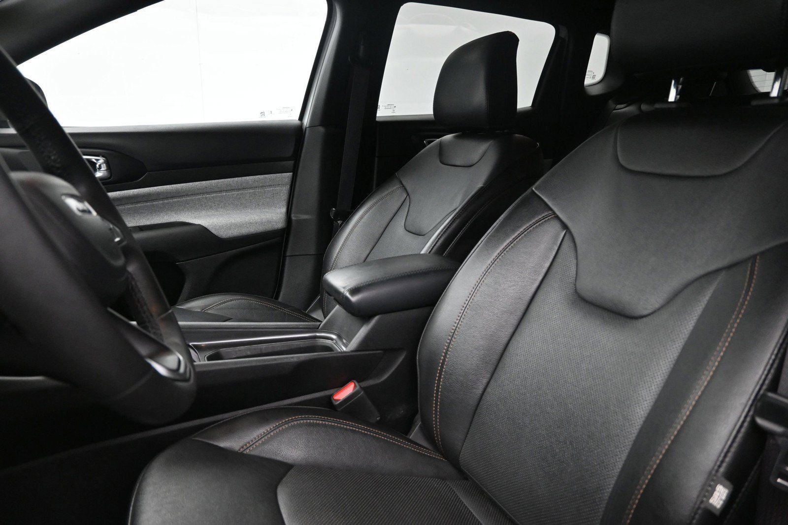 Used 2023 Jeep Compass Latitude AWD/4WD image 11
