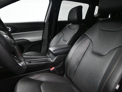 Used 2023 Jeep Compass Latitude AWD/4WD image 11