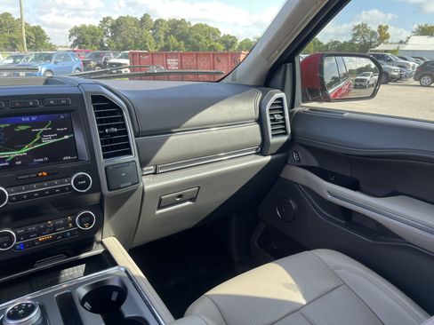 Used 2021 Ford Expedition XLT AWD/4WD image 32