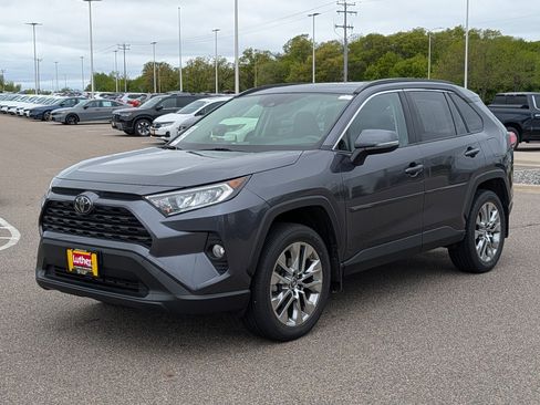 Used 2019 Toyota RAV4 XLE Premium w/ Cold Weather Package AWD/4WD image 3