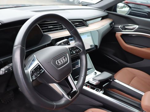 Used 2022 Audi e-tron Premium Plus w/ Premium Plus Package image 9