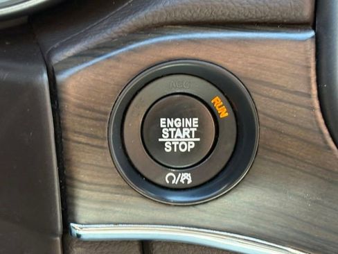 Used 2018 Jeep Grand Cherokee Overland image 16