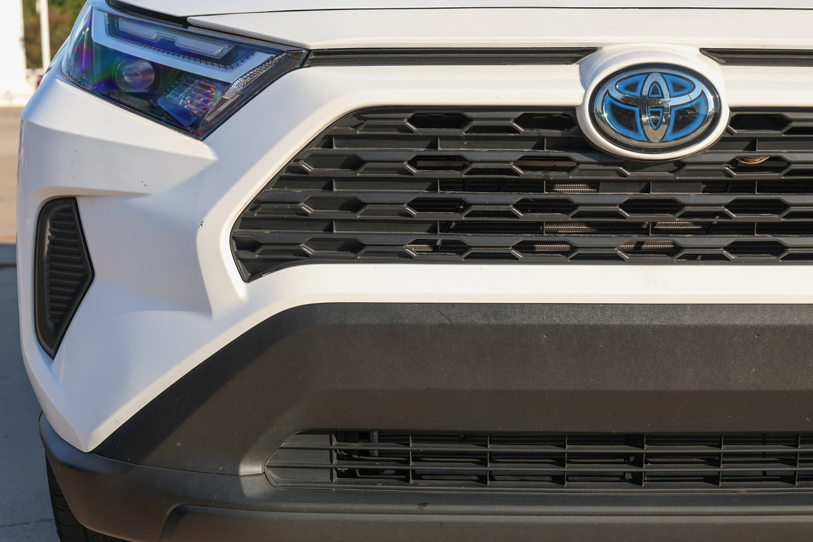 Used 2024 Toyota RAV4 LE AWD/4WD image 10